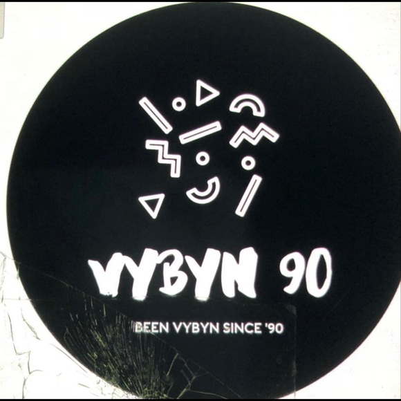 Meet your Posher, Chanel - Picture 3 of 3